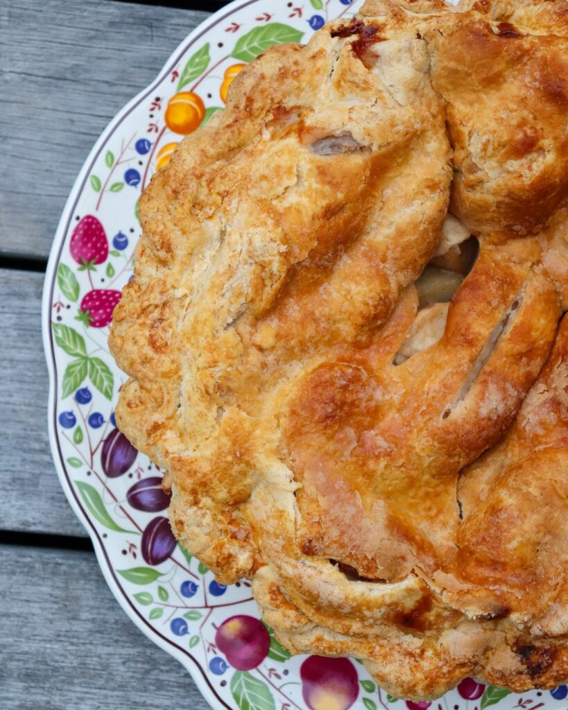 farmstand bakery Morning Glory Farm fresh baked apple pie with sliced apples on top